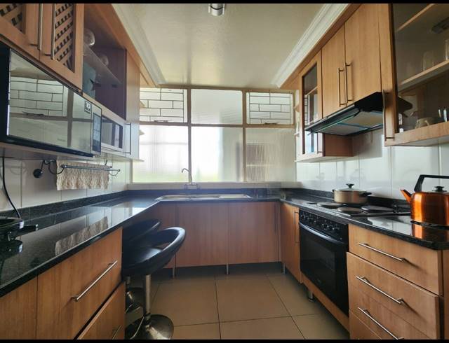3 BEDROOM FLAT FOR SALE IN THREE RIVERS PROPER